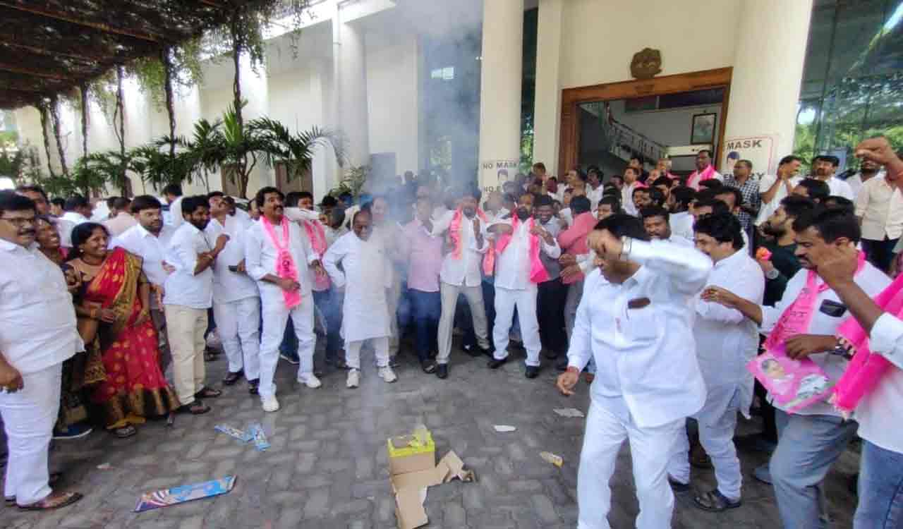 Munugode bypoll: Celebrations begin at Telangana Bhavan as TRS’s victory become certain