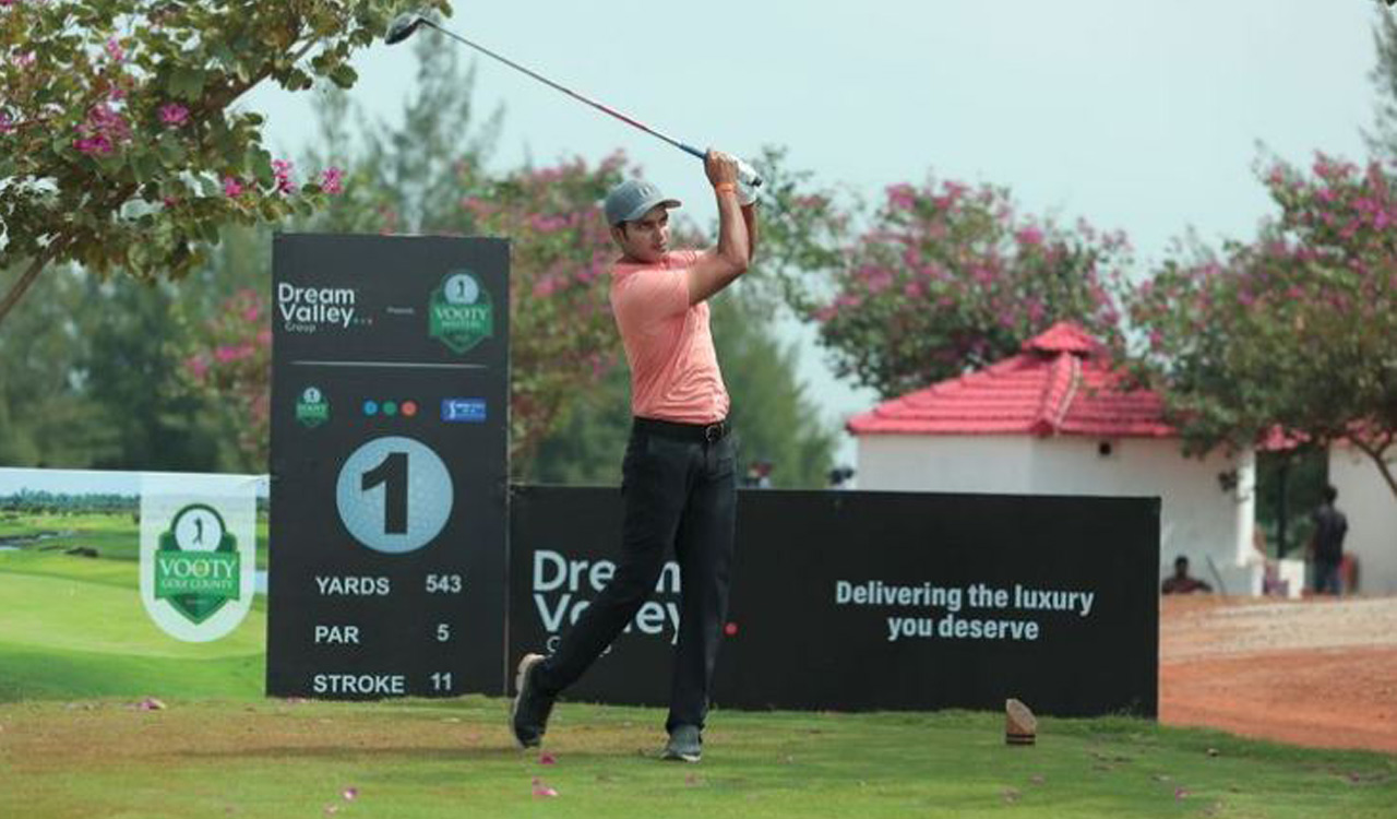 Manu Gandas takes the lead on Day 1 at the Vooty Masters golf tournament