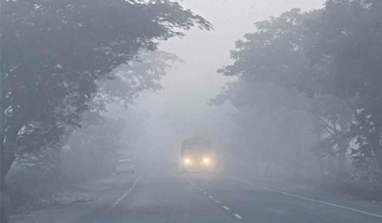 Fog engulfs Hyderabad, mercury dips