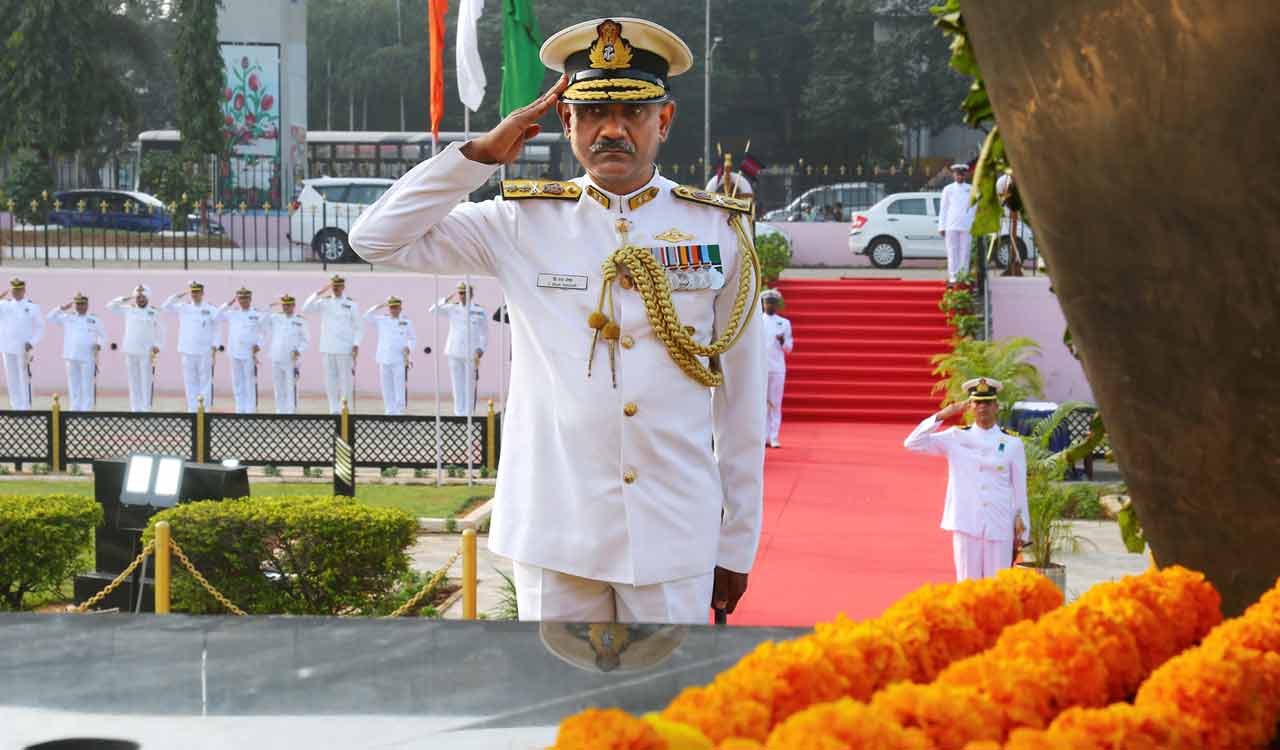 Hyderabad: Tributes paid to brave hearts on occasion of 51st Navy Day