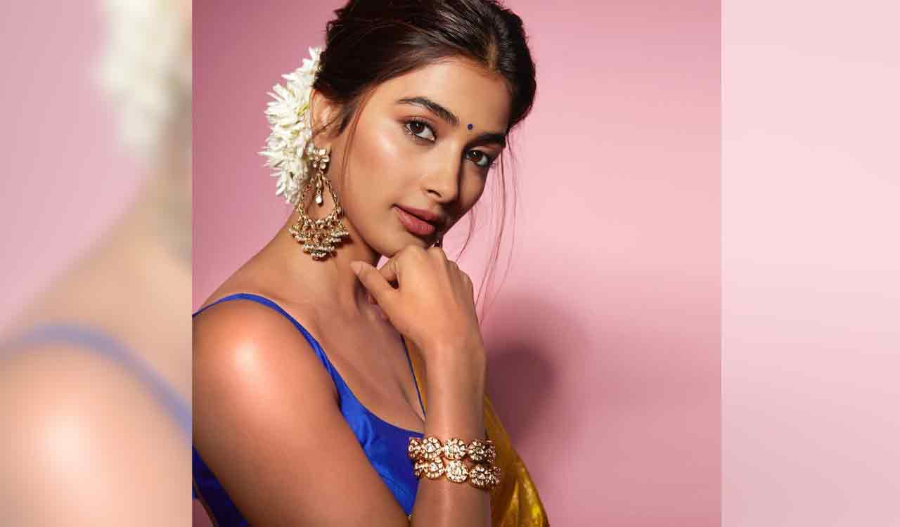Amid dating rumours, Pooja Hegde drops stunning pictures in golden sari