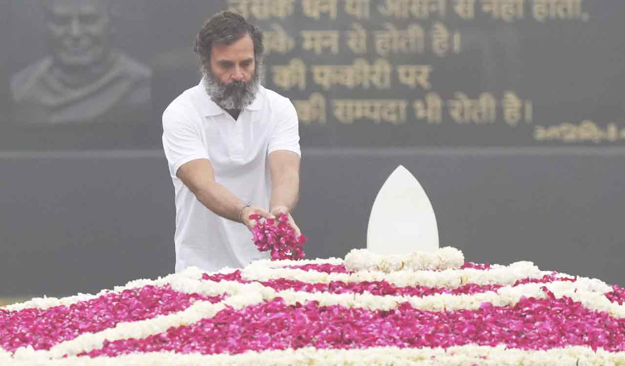 Rahul Gandhi pays tribute to Indira Gandhi and Rajiv Gandhi