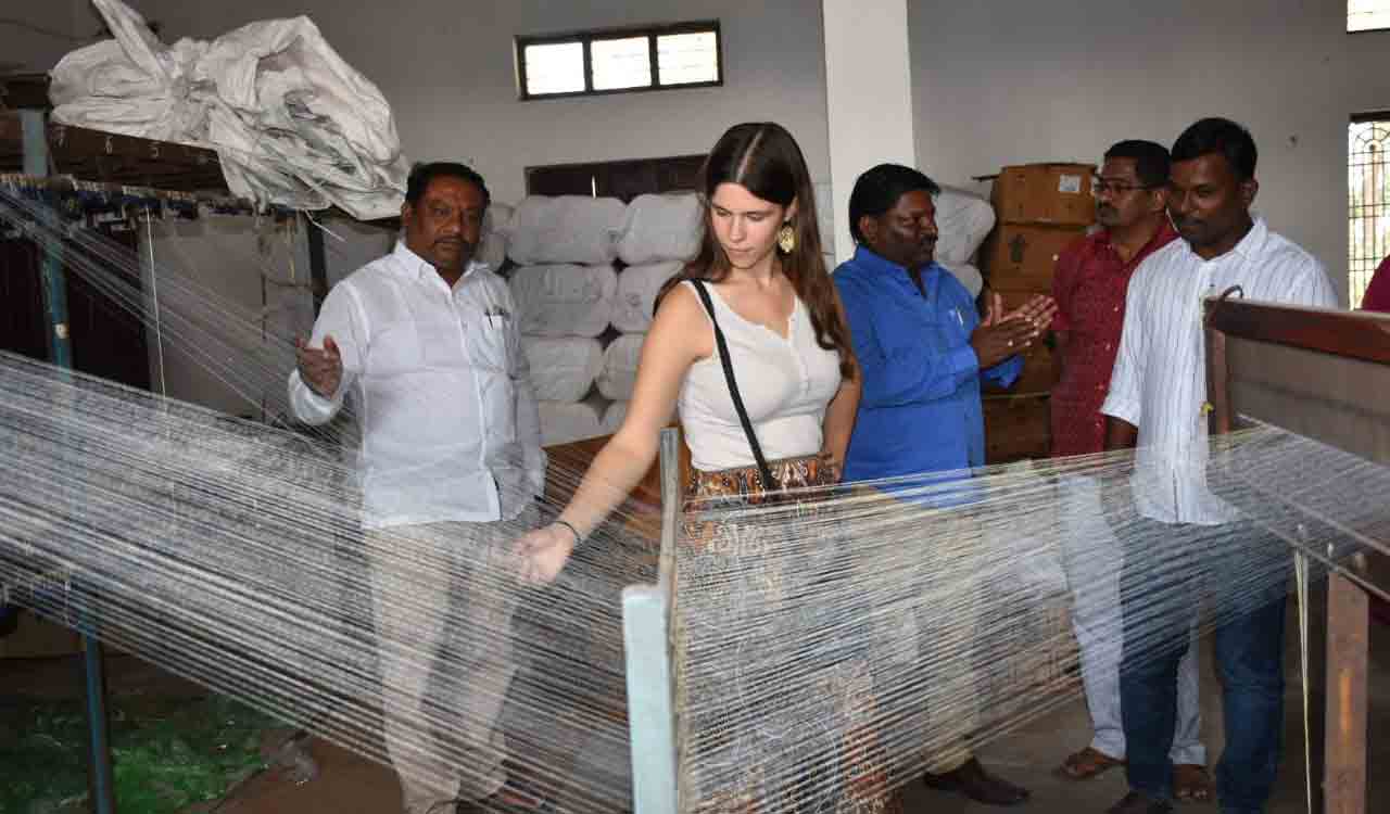 Handloom expert from US visits Sircilla textile town