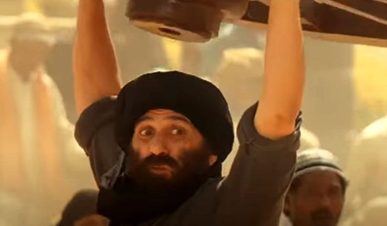 After hand pump, Sunny Deol lifts giant wheel in most-awaited 'Gadar'  sequel - Telangana Today