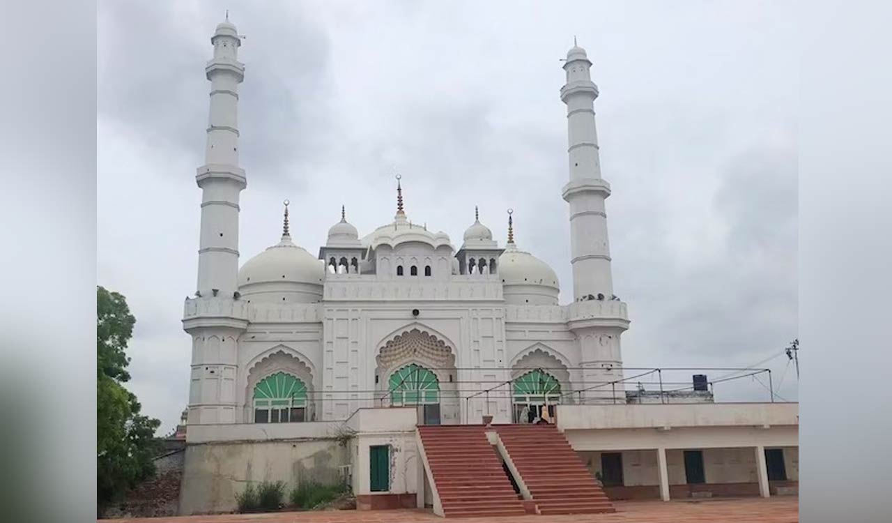 Hindus allowed to appeal for survey of Teele Wali Masjid in Lucknow -  Telangana Today