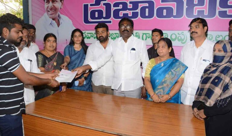 Minister distributes CMRF cheques