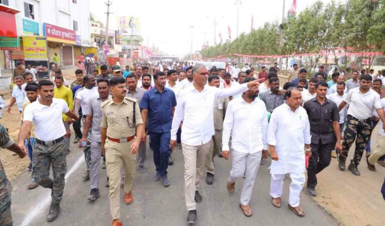 Health Minister Harish Rao touring Chennur town