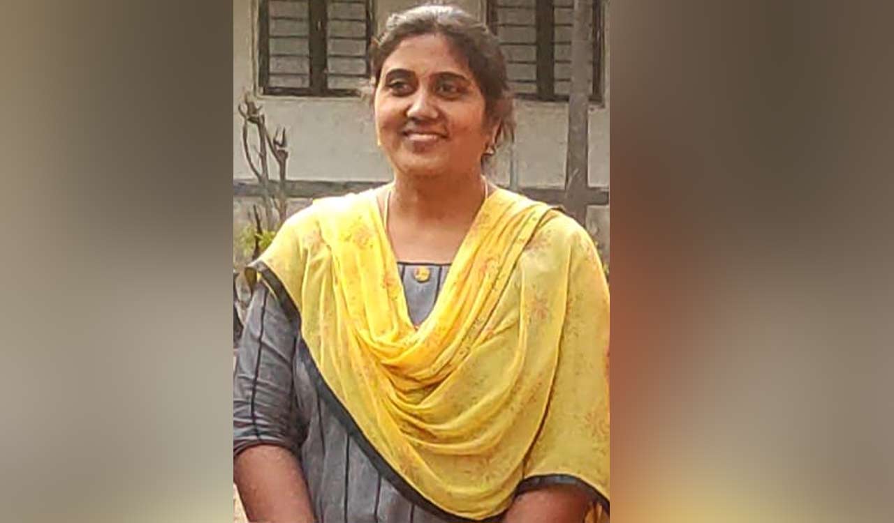 Model school teacher dies in road accident in Karimnagar