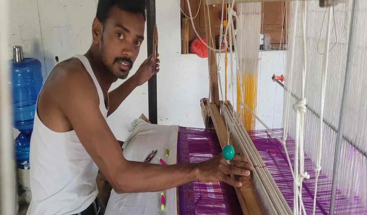 Sircilla weaver comes up with special sari for Goddess Sita