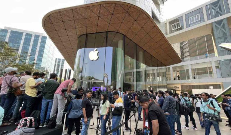 Apple's First Retail Store In Mumbai Opens On Tuesday, Check Out Pics (3)
