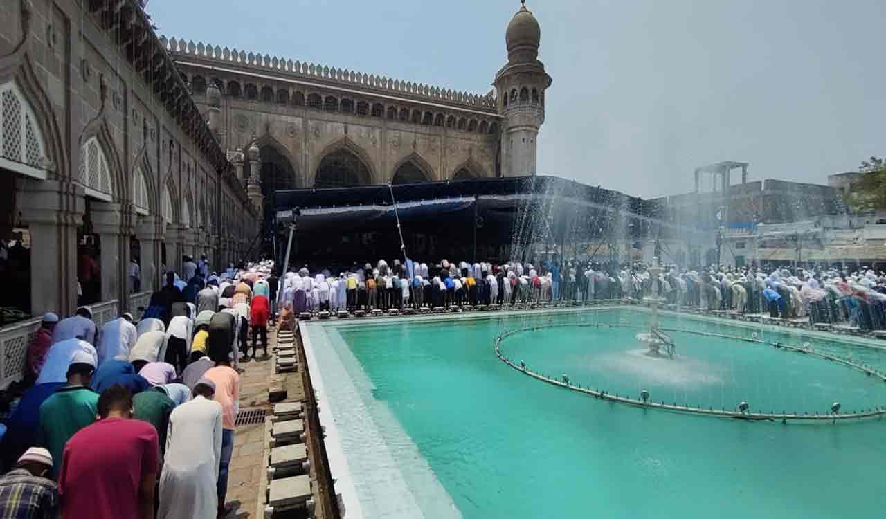 Hyderabad: Thousands of Muslims gather for Jumat ul Vida prayer at Mecca Masjid