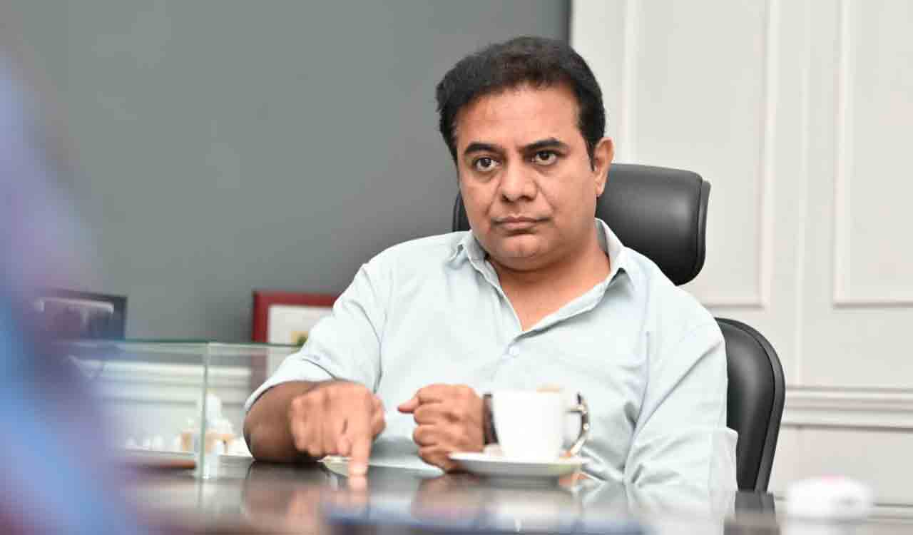 KTR interacting with the media