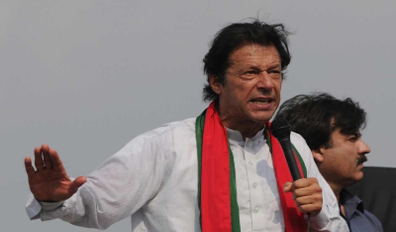 Pakistan: Imran issues ultimatum after authorities prohibit him from leaving court premises