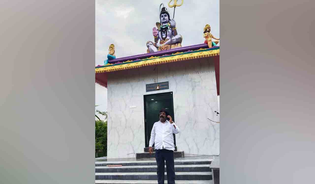Medak: Doctor builds temple for parents