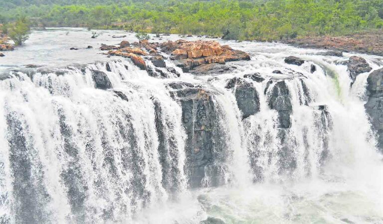 Four Best Waterfalls To Visit In Telangana This Monsoon