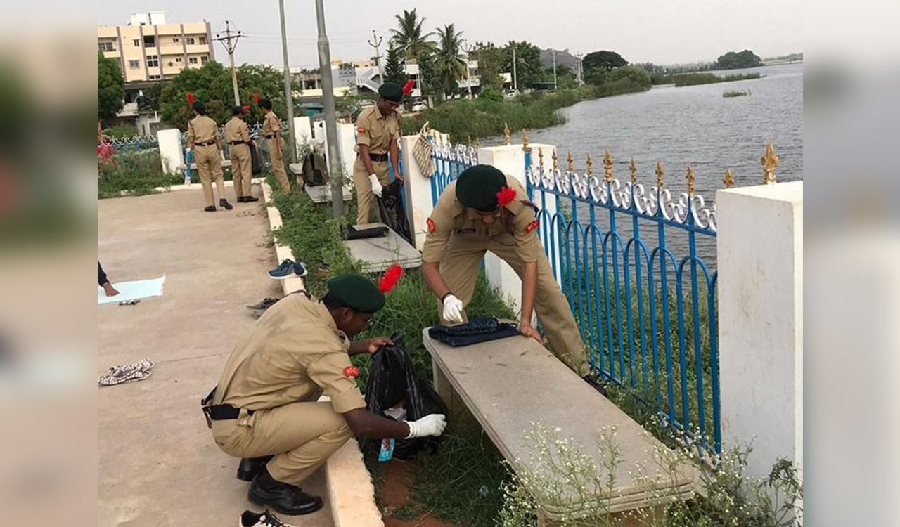 NITW NCC Cadets conduct 'Puneet Sagar Abhiyaan' at Vaddepally Lake