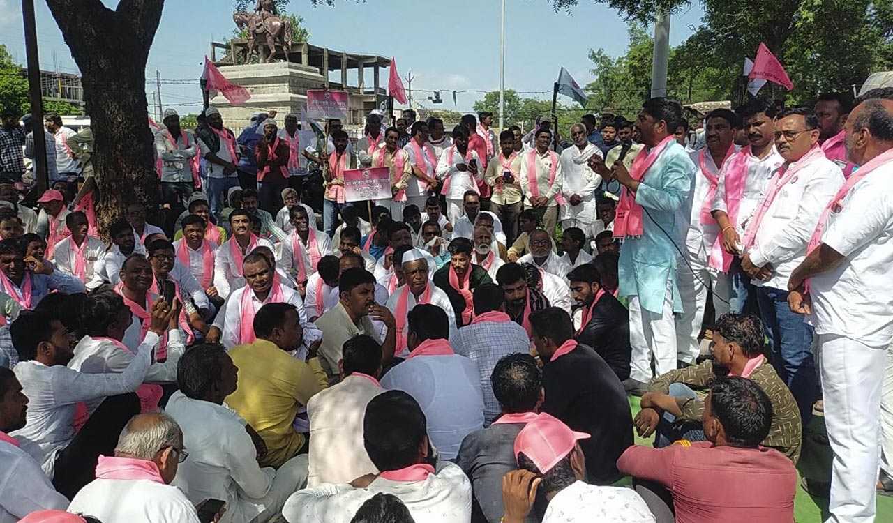Maharashtra: Parbhani draped in pink as farmers take to roads
