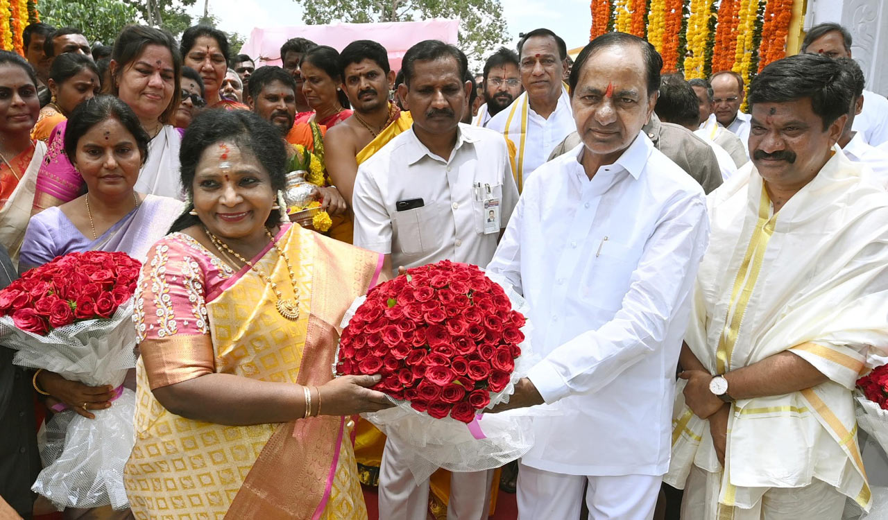 CM KCR takes initiative to break ice with Governor