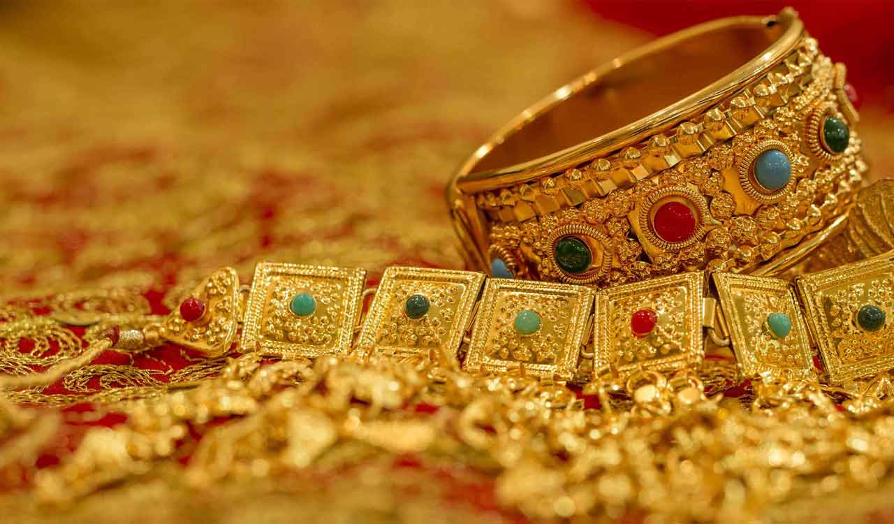 Gold futures gain Rs 12 to Rs 58,985/10 gm