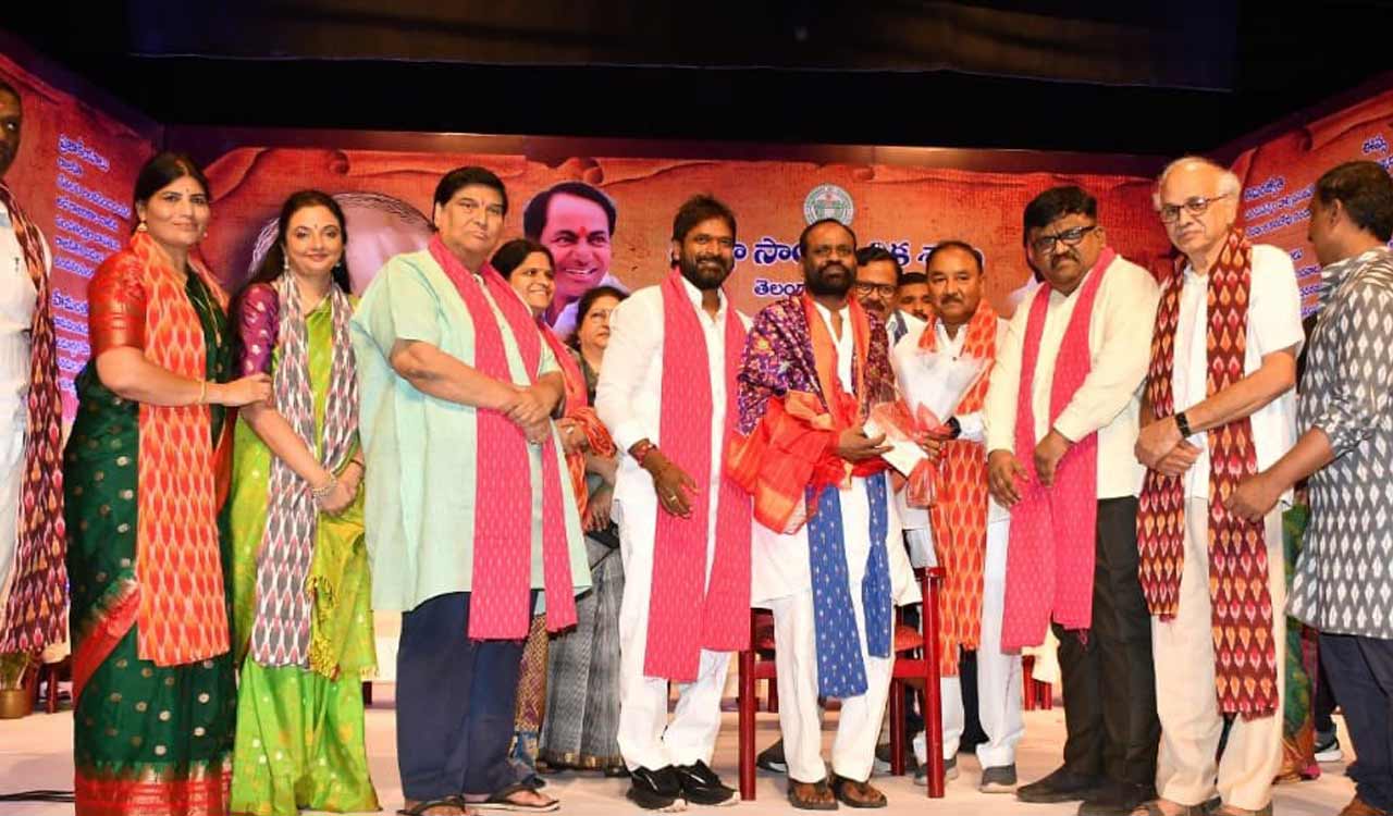 Poet Jayaraj receives Kaloji Narayana Rao Award