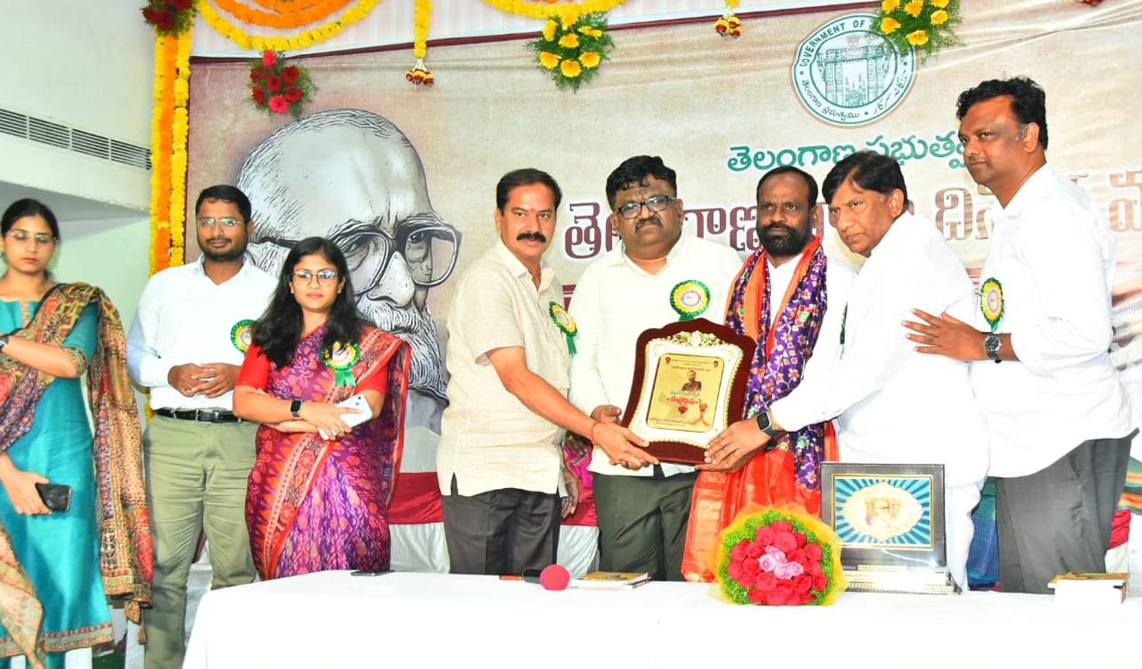 Poet Jayaraj receives Kaloji Narayana Rao Award-Telangana Today