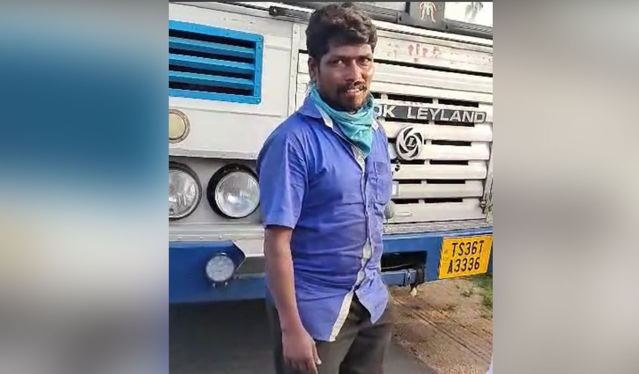 Telangana: Man steals RTC bus, drives with passengers in Siddipet-Telangana  Today