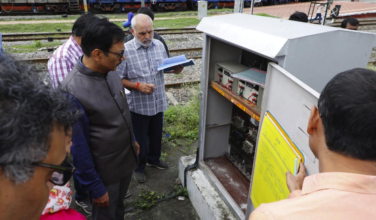 SCR GM inspects safety aspects, signaling systems