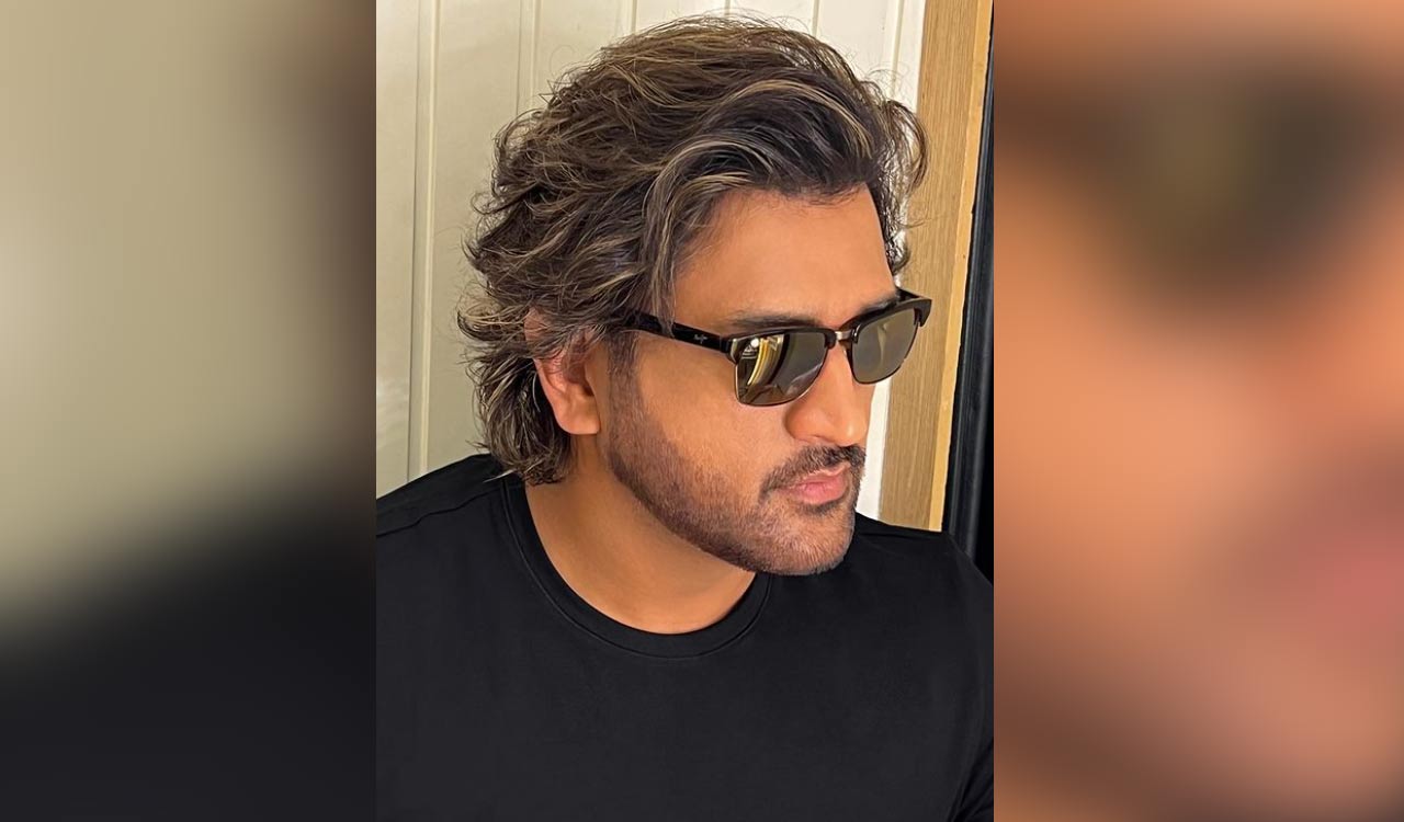 MS Dhoni New Look: Dhoni reappears with long hair as Fans, Bollywood go  berserk - myKhel