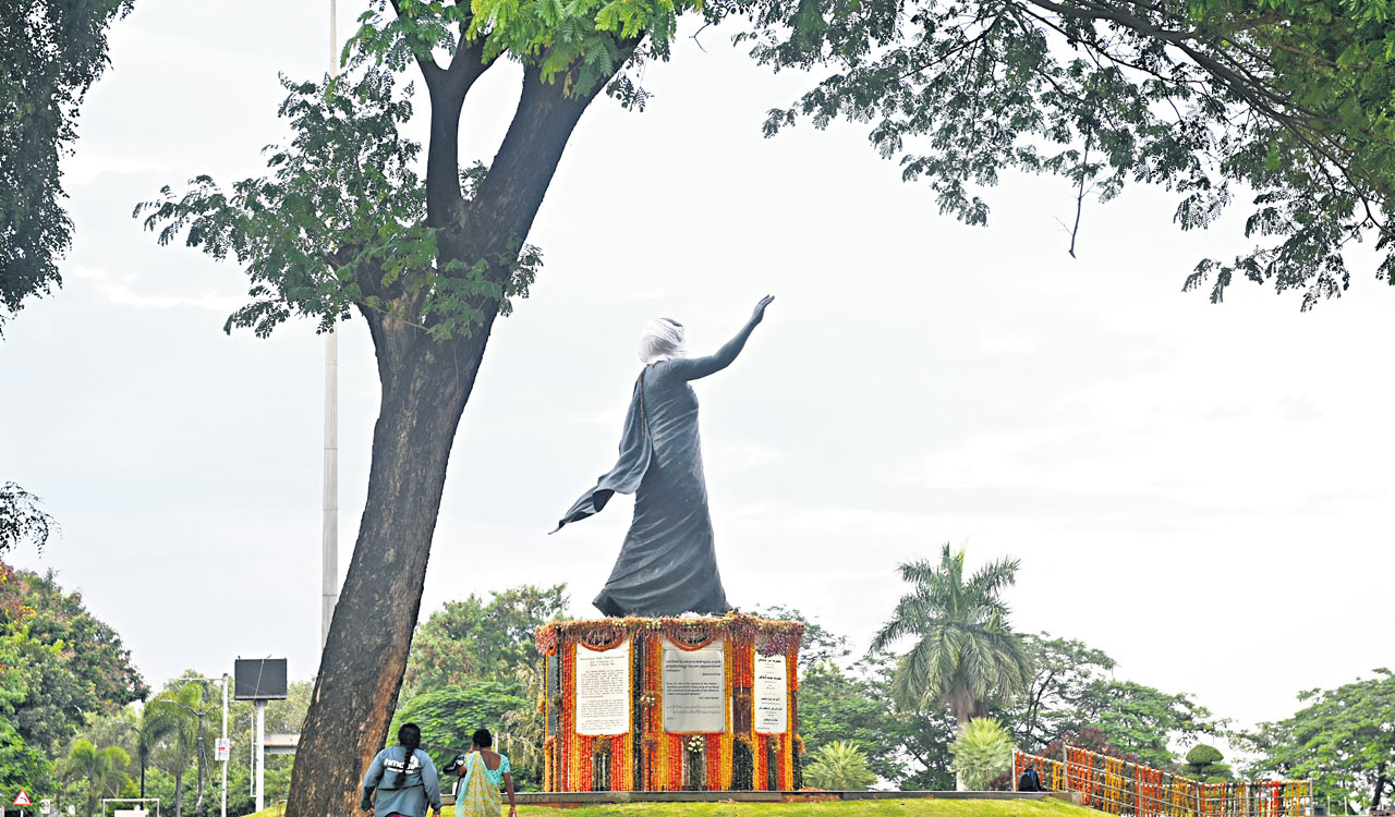 Poll code: Statues of all political leaders under wraps in Hyderabad