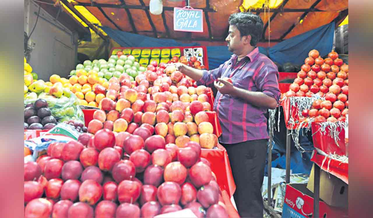 Hyderabad: Apple prices soar due to shortage in supply