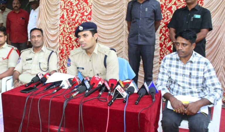 Superintendent of Police Gaush Alam briefs details of the arrest to pressmen in Adilabad on Monday