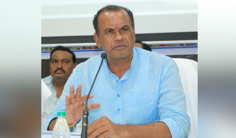 Minister Komatireddy Venkat Reddy offers to quit