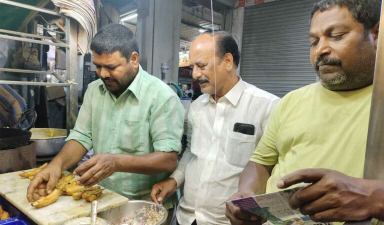 This snack centre in Mancherial is a popular adda for cut-mirchi bajji