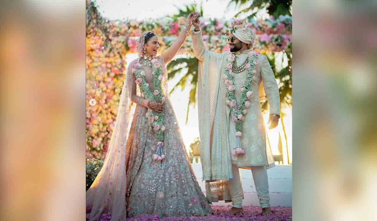 From Rakul’s floral lehenga to Jackky Bhagnani’s embroidered sherwani, check out their wedding looks