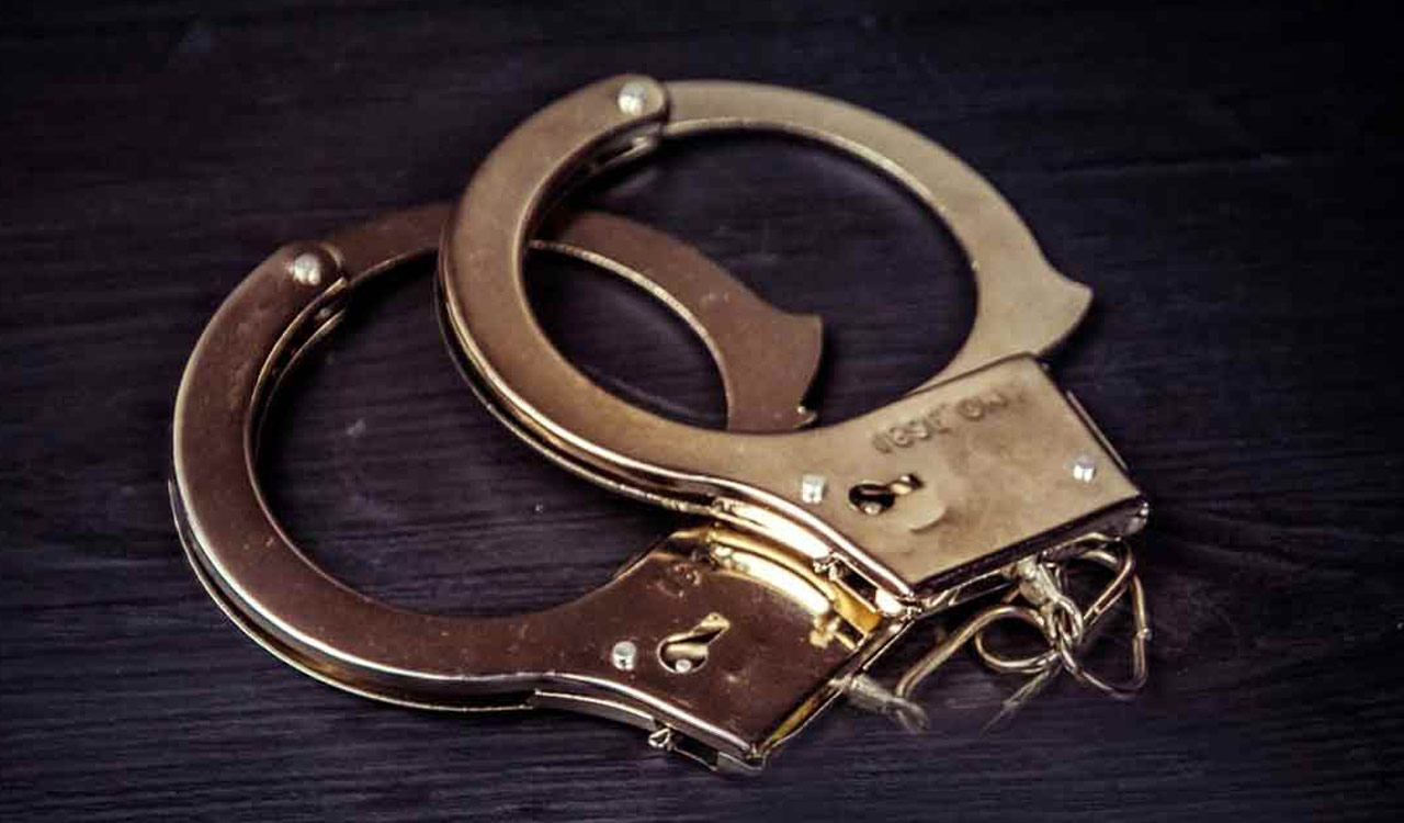 ACB apprehends town planning dept Deputy Director for bribery in Hyderabad