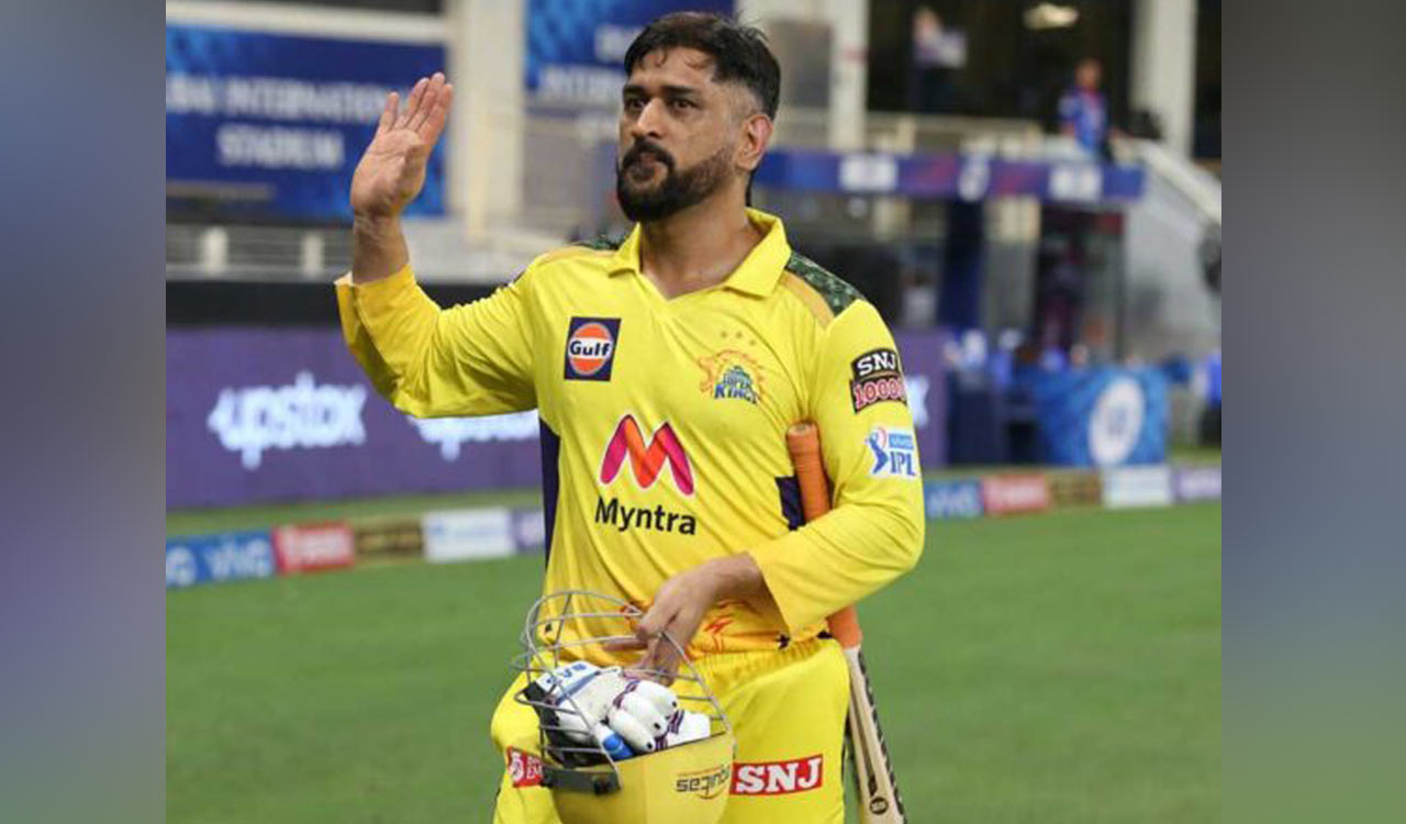 CSK batting coach Hussey predicts Dhoni will hit six to finish match against DC