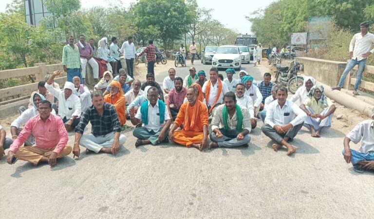 Farmers stage protest for flood flow canal water in Jagtial