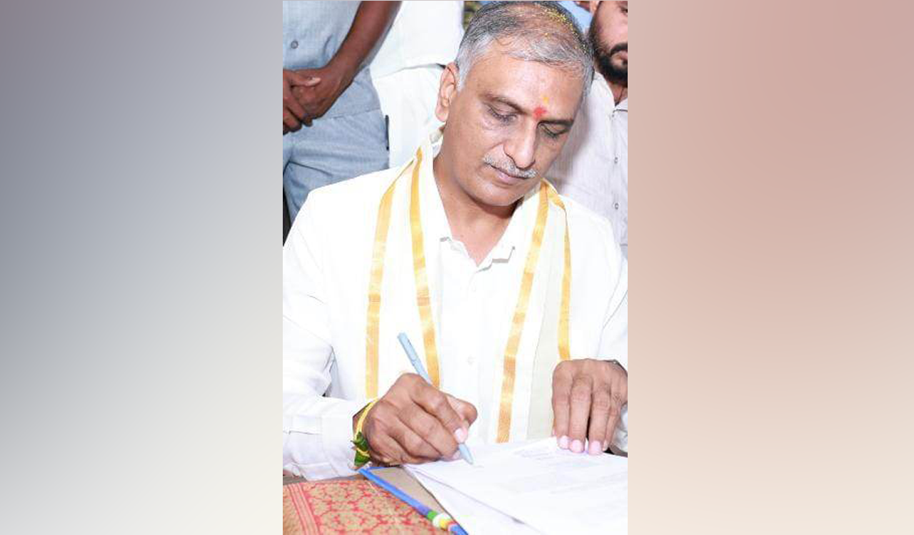 Former minister Harish Rao writes to Uttam for water for Yasangi farmers