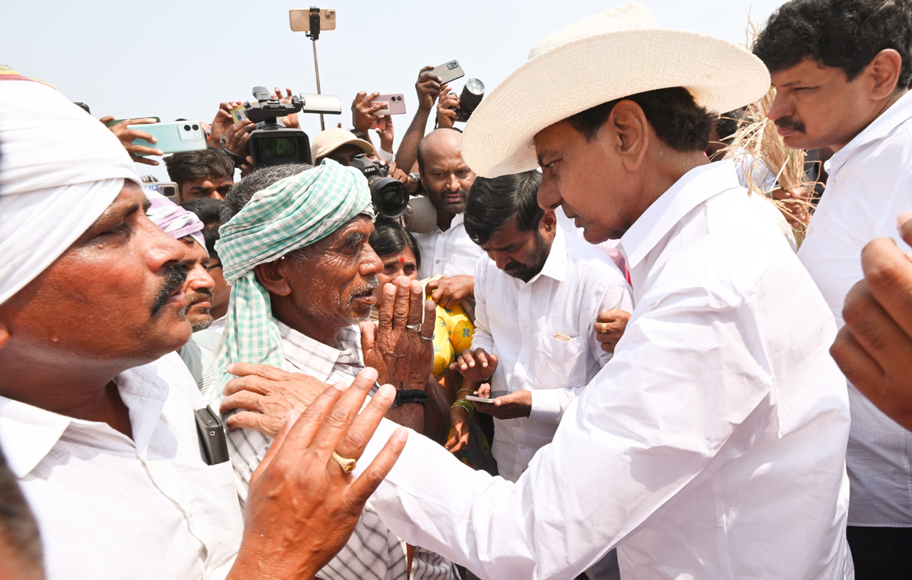 Inefficient, incompetent Govt has driven 200 farmers to suicide, says KCR