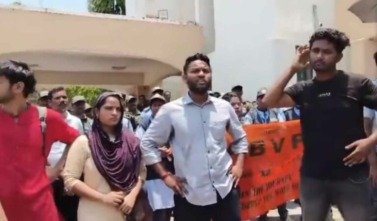 ABVP protests at UoH, demands revocation of event permission penalty order