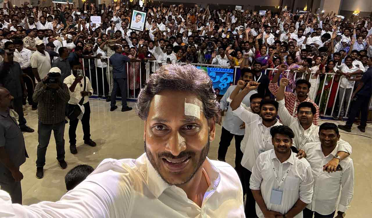 Andhra CM Jagan engages with YSRCP social media influencers in Visakhapatnam