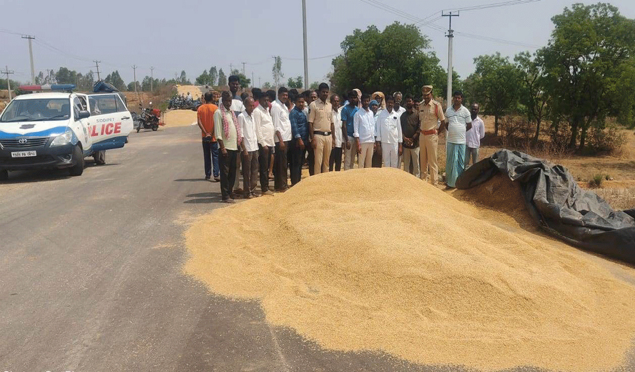 Paddy on the road triggers fatal accident, farmers booked in Siddipet