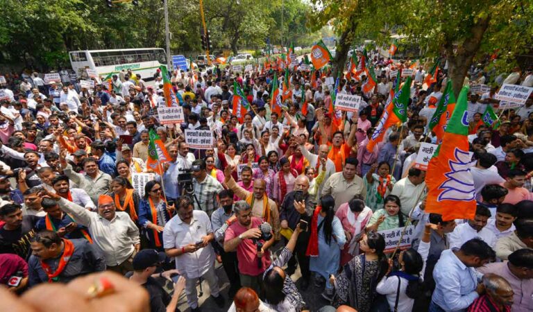 Delhi BJP leaders stage protest, seek CM Kejriwal’s resignation